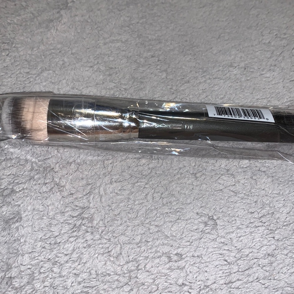 Mac foundation brush